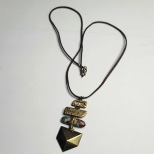 🪨HAND-CRAFTED NECKLACE